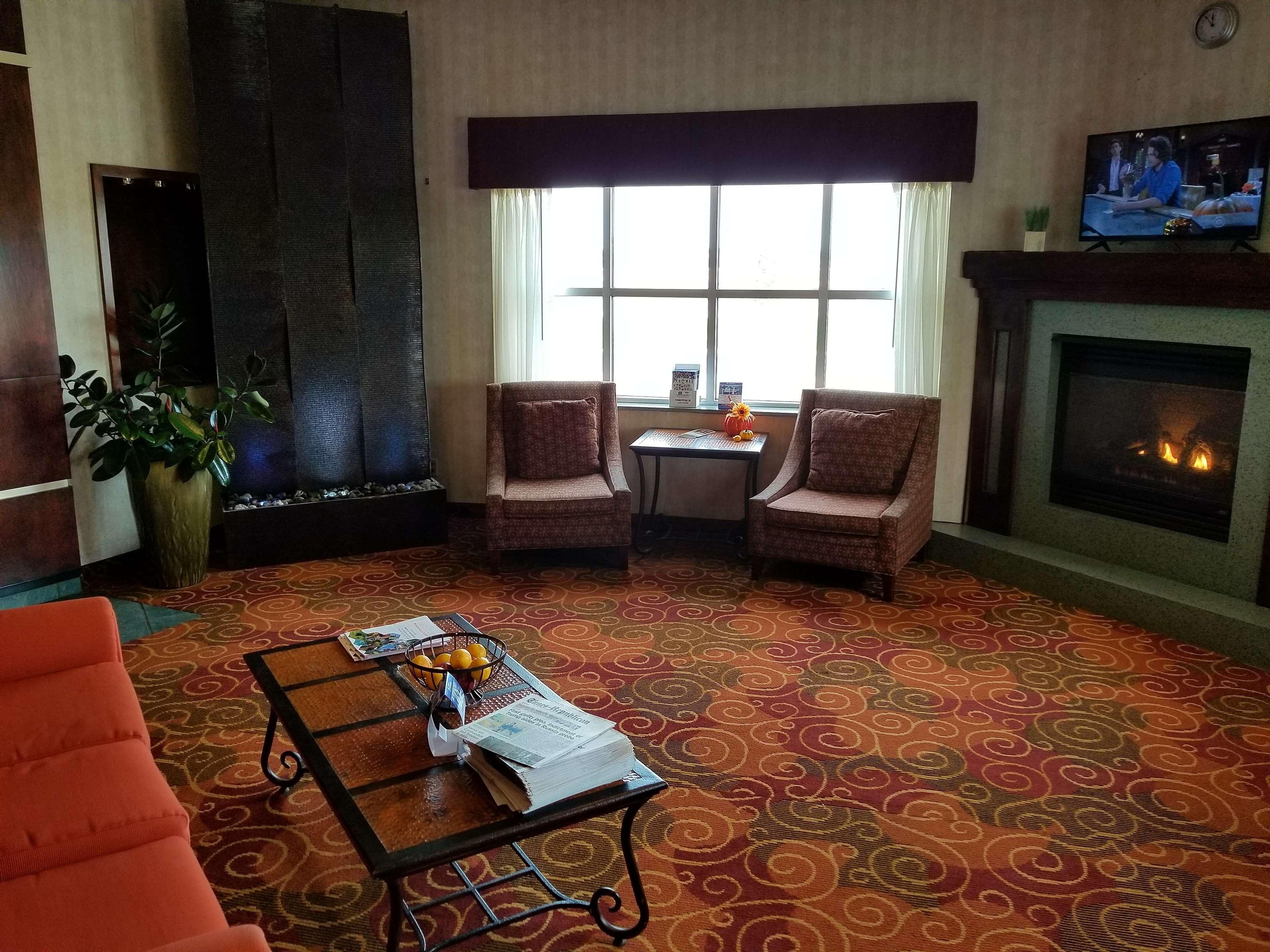 Rock Island Inn & Suites Marshalltown Eksteriør bilde