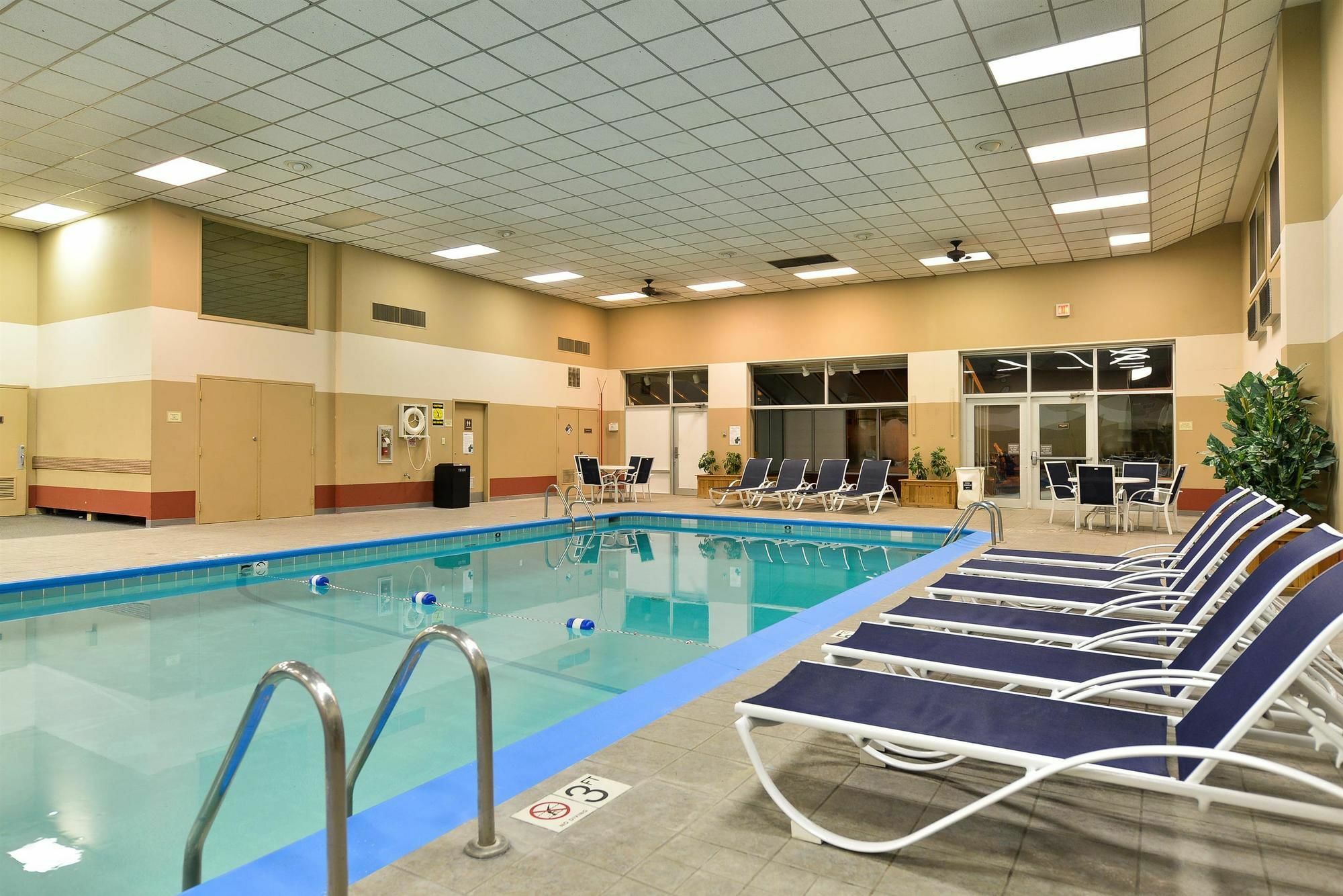 Rock Island Inn & Suites Marshalltown Eksteriør bilde